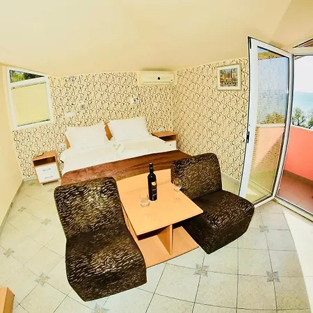 Hotel Lagadin 3*